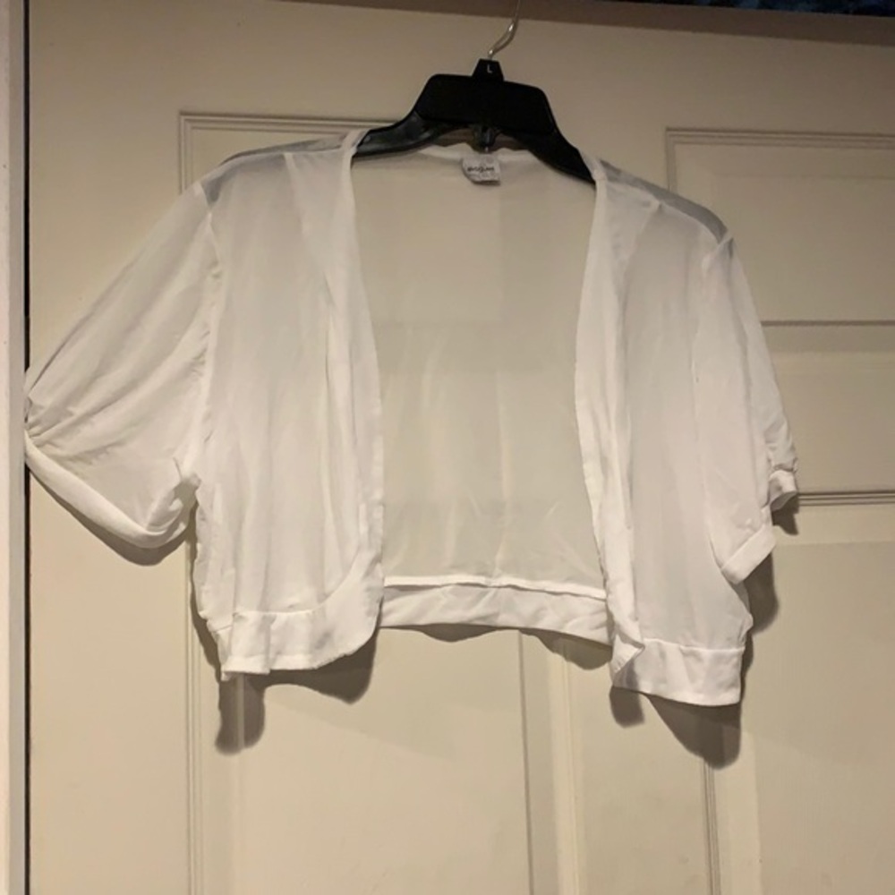 EVOGUES Sheer Short Sleeve Crop Shrug 🍀